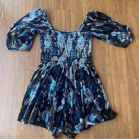 Urban Outfitters Romper Womens Small Velvet Patsy Smoke Black Blue Whimsy Goth - Picture 5 of 13